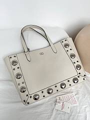 Kitlife Valentino Garavani Nellcôte Medium Shopping Bag In White Grainy Calfskin 40x30x13cm - 3