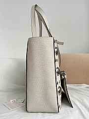 Kitlife Valentino Garavani Nellcôte Medium Shopping Bag In White Grainy Calfskin 40x30x13cm - 2