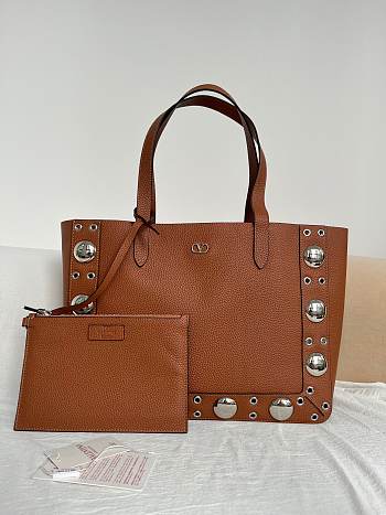 Kitlife Valentino Garavani Nellcôte Medium Shopping Bag In Brown Grainy Calfskin 40x30x13cm