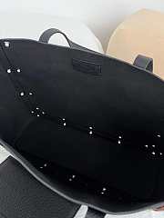 Kitlife Valentino Garavani Nellcôte Medium Shopping Bag In Black Grainy Calfskin 40x30x13cm - 4