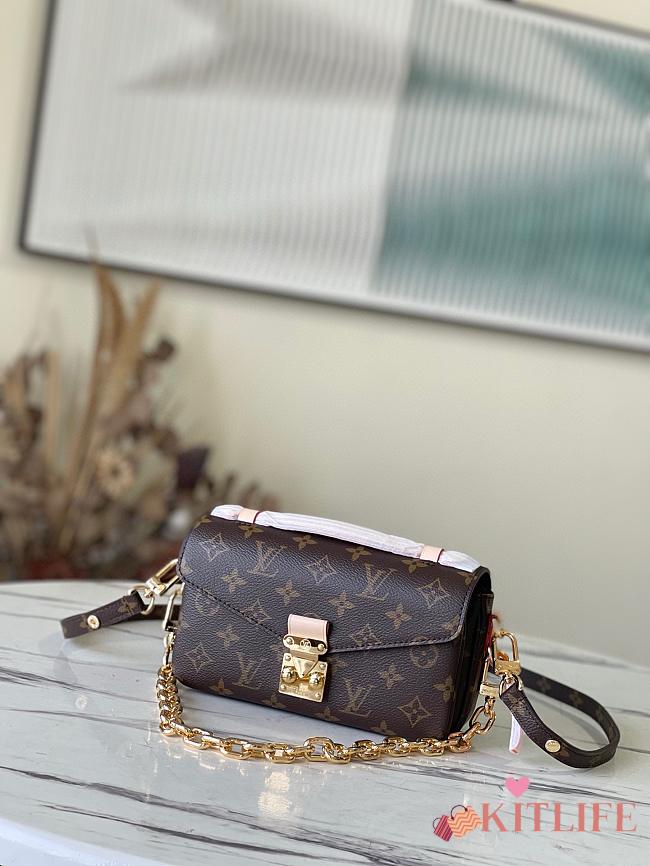 Kitlife Louis Vuitton Pochette Métis East West Brown Monogram M46279 21.5x13.5x6cm - 1