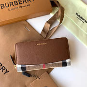 Kitlife Burberry Brown Leather and House Check Elmore Zip Around Wallet 19x10x3cm - 1