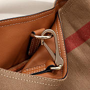 Kitlife Burberry The Ashby Bucket Bag Beige 25x34cm - 2