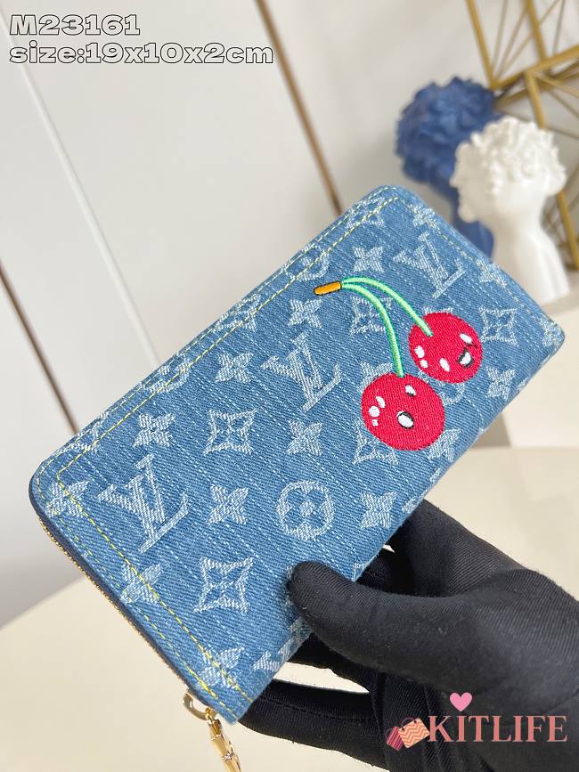 Kitlife Louis Vuitton x TM Zippy Wallet Monogram Cherry Blue Denim M23161 19.5x10.5x2.5cm - 1