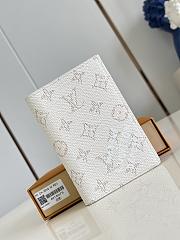 Kitlife Louis Vuitton Passport Cover Off-White M15075 10x14x2.5cm - 1