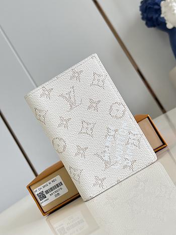 Kitlife Louis Vuitton Passport Cover Off-White M15075 10x14x2.5cm