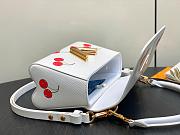 Kitlife Louis Vuitton x TM Twist PM Bag White Cherry M13239 19x15x7cm - 3