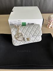 Kitlife Chanel Classic Mini Bag with Hook Lambskin White 8x12.5x5cm - 1