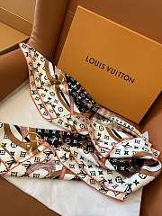 Kitlife Louis Vuitton Floral and Straps Printed Square Scarf Black & White 90x90cm - 4