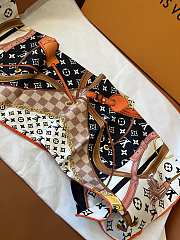 Kitlife Louis Vuitton Floral and Straps Printed Square Scarf Black & White 90x90cm - 3