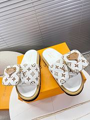 Kitlife Louis Vuitton x TM Pool Pillow Flat Comfort Mule White Beige - 1
