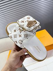 Kitlife Louis Vuitton x TM Pool Pillow Flat Comfort Mule White Beige - 4