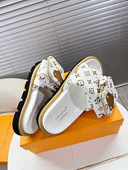 Kitlife Louis Vuitton x TM Pool Pillow Flat Comfort Mule White Beige - 5