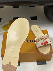Kitlife Louis Vuitton X TM Lily Cherry Pendant Flat Mules Beige - 2