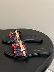 Kitlife Louis Vuitton X TM Lily Cherry Pendant Flat Mules Black - 2