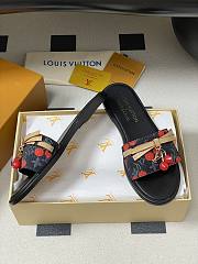Kitlife Louis Vuitton X TM Lily Cherry Pendant Flat Mules Black - 5