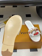 Kitlife Louis Vuitton X TM Lily Cherry Pendant Flat Mules White  - 2