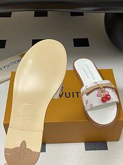 Kitlife Louis Vuitton X TM Lily Cherry Pendant Flat Mules White Flower - 5