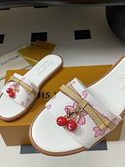 Kitlife Louis Vuitton X TM Lily Cherry Pendant Flat Mules White Flower - 3