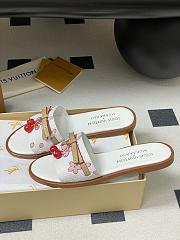 Kitlife Louis Vuitton X TM Lily Cherry Pendant Flat Mules White Flower - 2