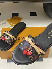 Kitlife Louis Vuitton X TM Lily Cherry Pendant Flat Mules Black Multicolor - 6
