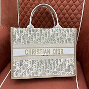 Kitlife Dior Book Tote White and Gold-Tone Dior Oblique Embroidery 36x28x17.5cm - 1
