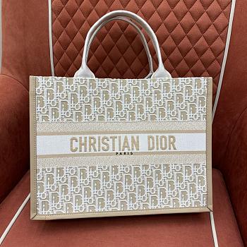 Kitlife Dior Book Tote White and Gold-Tone Dior Oblique Embroidery 36x28x17.5cm
