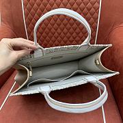 Kitlife Dior Book Tote White and Gold-Tone Dior Oblique Embroidery 36x28x17.5cm - 5