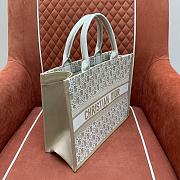 Kitlife Dior Book Tote White and Gold-Tone Dior Oblique Embroidery 36x28x17.5cm - 2
