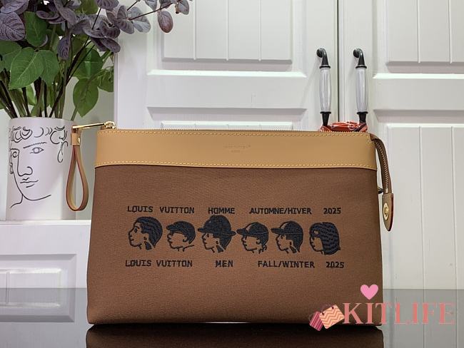 Kitlife Louis Vuitton Nigo Clutch Brown M25868 30x22x5cm - 1