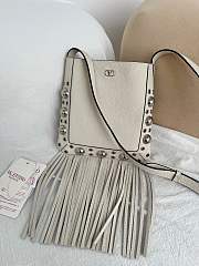 Kitlfie Valentino Garavani Nellcôte White Leather Tassel Bag 20x20x3cm - 1