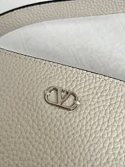 Kitlfie Valentino Garavani Nellcôte White Leather Tassel Bag 20x20x3cm - 3