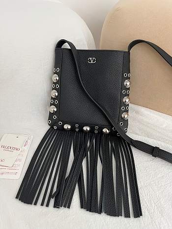 Kitlfie Valentino Garavani Nellcôte Black Leather Tassel Bag 20x20x3cm