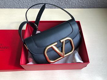 Kitlife Valentino Garavani Maxi Black Calfskin Crossbody Bag 26.5x9x15cm