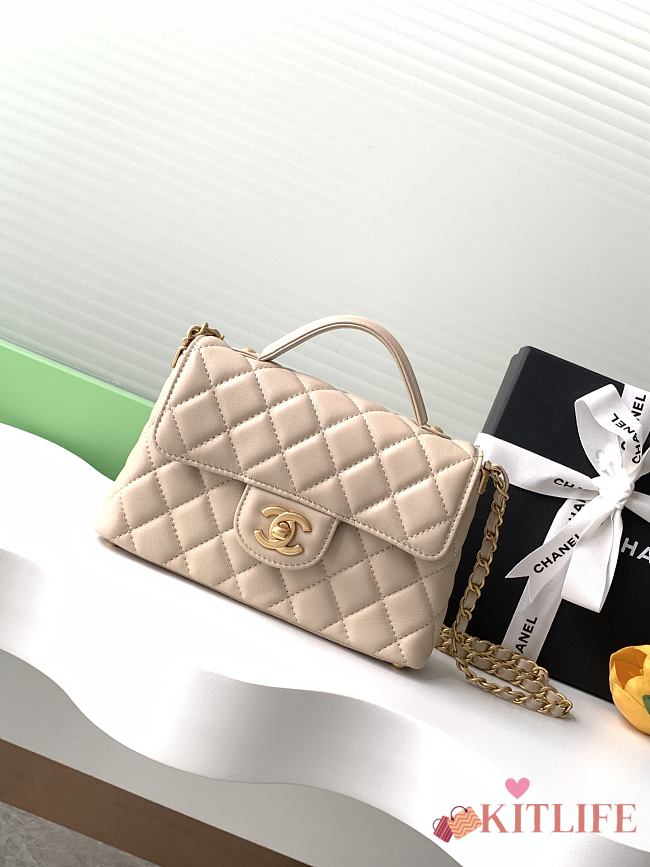 Kitlife Chanel 25SS Flap Bag With Top Handle Beige 14x20x6cm - 1