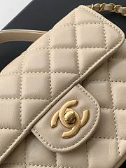 Kitlife Chanel 25SS Flap Bag With Top Handle Beige 14x20x6cm - 4