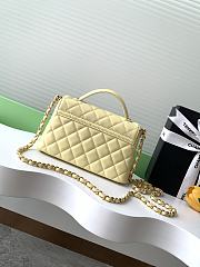 Kitlife Chanel 25SS Flap Bag With Top Handle Light Yellow 14x20x6cm - 3