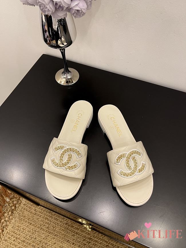 Kitlife Chanel Logo Woven Slippers White - 1