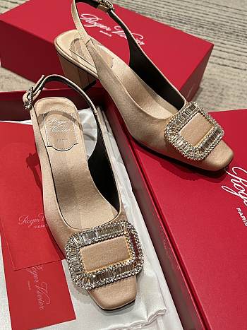 Kitlife Roger Vivier Belle Vivier Slingback Pumps Beige 45mm