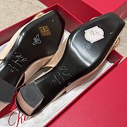  Kitlife Roger Vivier Belle Vivier Slingback Pumps Beige 45mm - 2