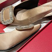  Kitlife Roger Vivier Belle Vivier Slingback Pumps Beige 45mm - 3
