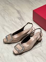  Kitlife Roger Vivier Belle Vivier Slingback Pumps Beige 45mm - 6