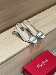 Kitlife Roger Vivier Belle Vivier Slingback Pumps White 45mm - 5