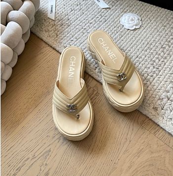 Kitlife Chanel 25C Thick-soled Flip Flops Beige