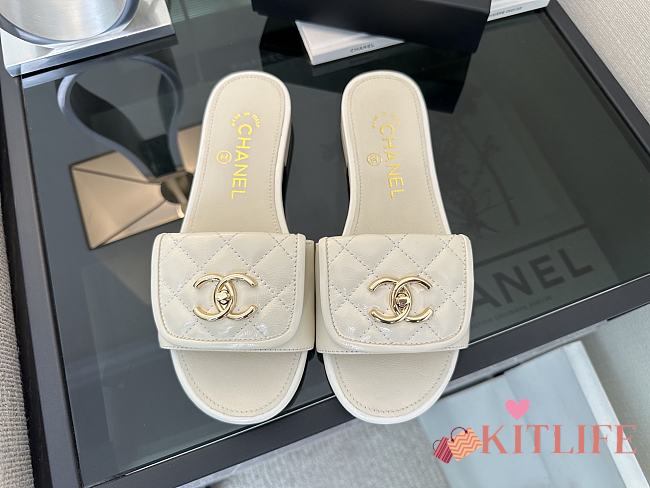 Kitlife Chanel White CC Logo Turnlock Slides - 1