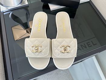 Kitlife Chanel White CC Logo Turnlock Slides