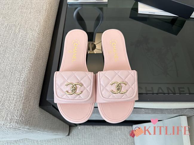 Kitlife Chanel Light Pink CC Logo Turnlock Slides - 1