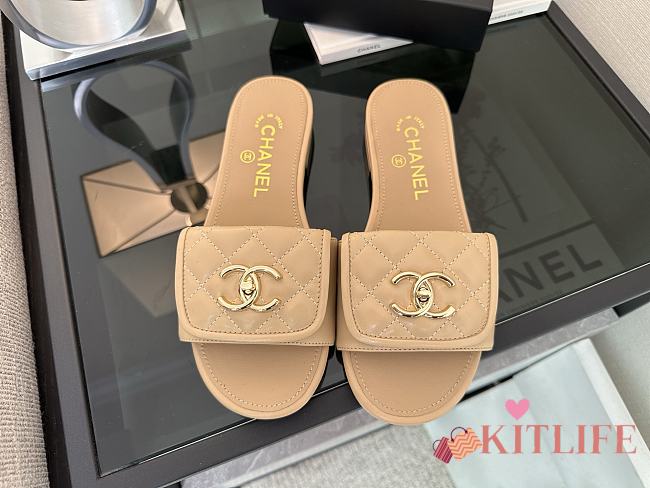 Kitlife Chanel Beige CC Logo Turnlock Slides - 1