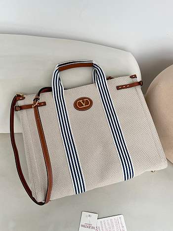 Kitlife Valentino Garavani Antibes Canvas Bag In Natural & Blue 41x33x20cm