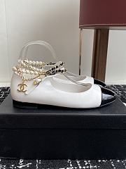 Kitlife Chanel Mary Janes White Lambskin, Black Patent Calfskin, Imitation Pearls & Metal Shoes - 1